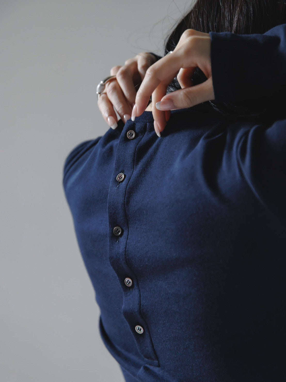 【Order】crew neck button cut and sew