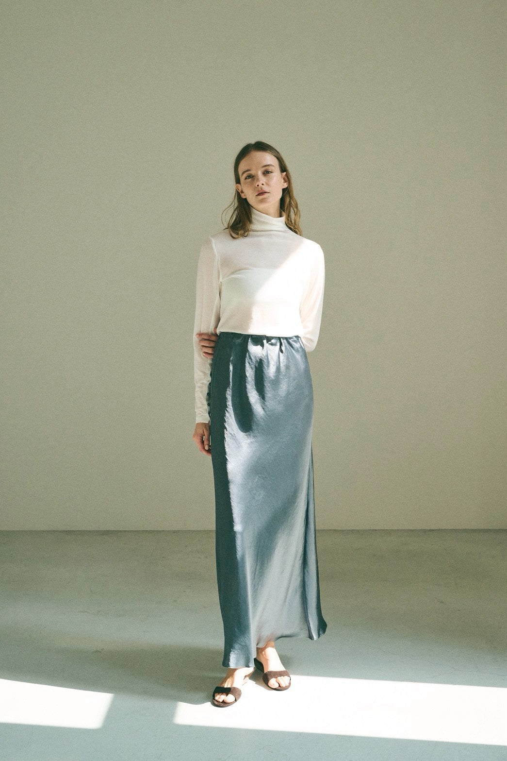 【新品】イマテリアル ocean satin skirt miragewhite PRE ORDER】ocean satin skirt – immatereal.online